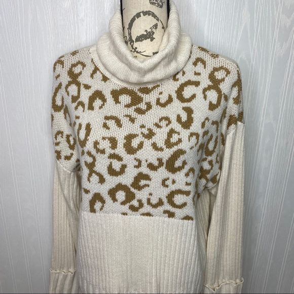 Nine West Long Sleeve Cheetah Print Turtleneck Sweater Size Medium - Picture 3 of 10